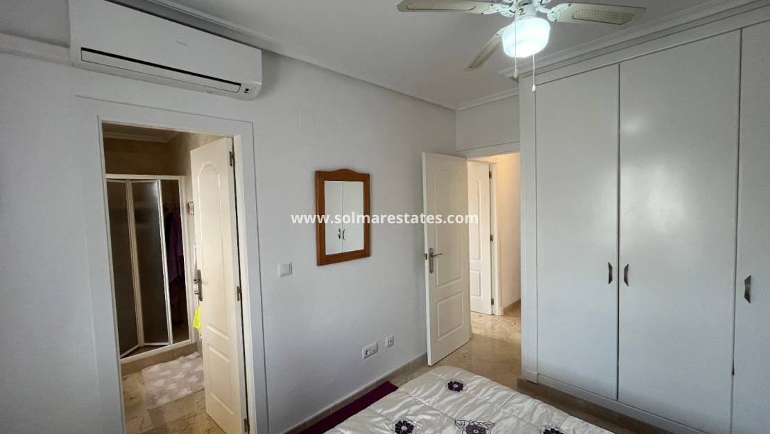 2 slaapkamer Appartement te koop in Villamartin met zwembad - € 199.995 (Ref: 9386550)