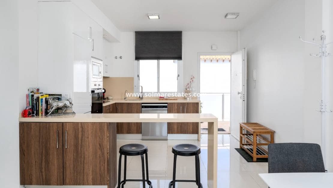 2 slaapkamer Appartement te koop in Orihuela Costa met zwembad - € 289.000 (Ref: 9388487)