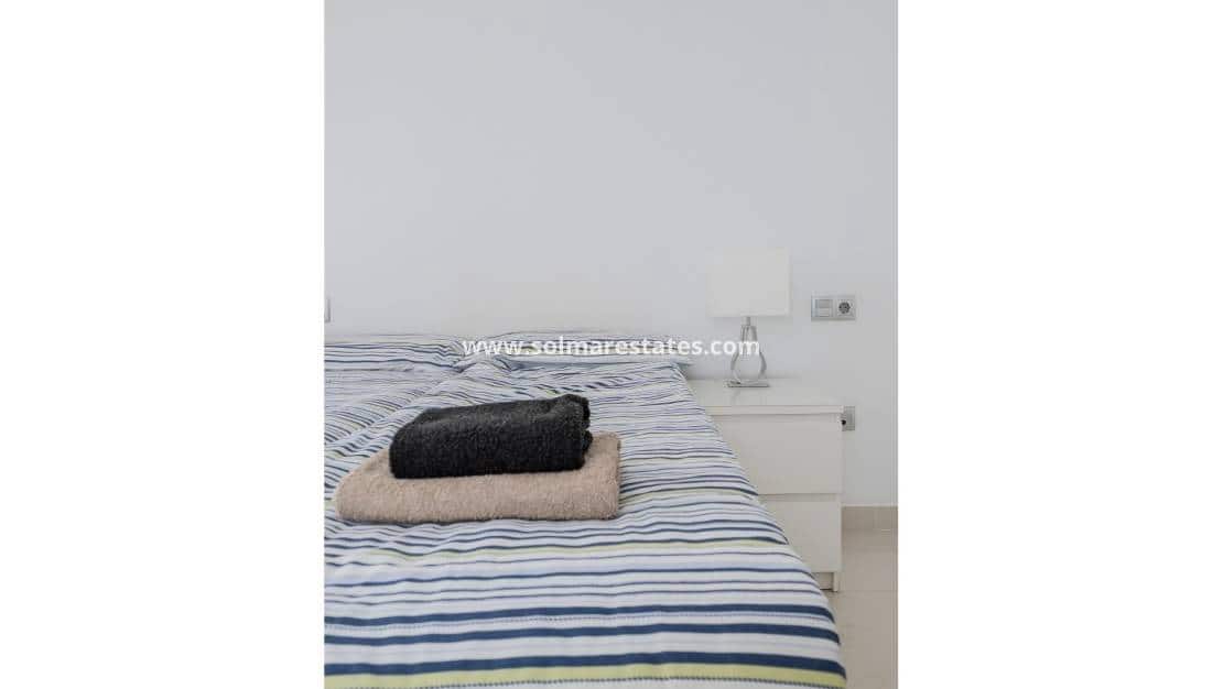 2 slaapkamer Appartement te koop in Orihuela Costa met zwembad - € 289.000 (Ref: 9388487)