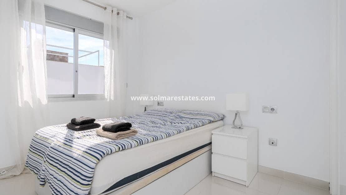 2 slaapkamer Appartement te koop in Orihuela Costa met zwembad - € 289.000 (Ref: 9388487)