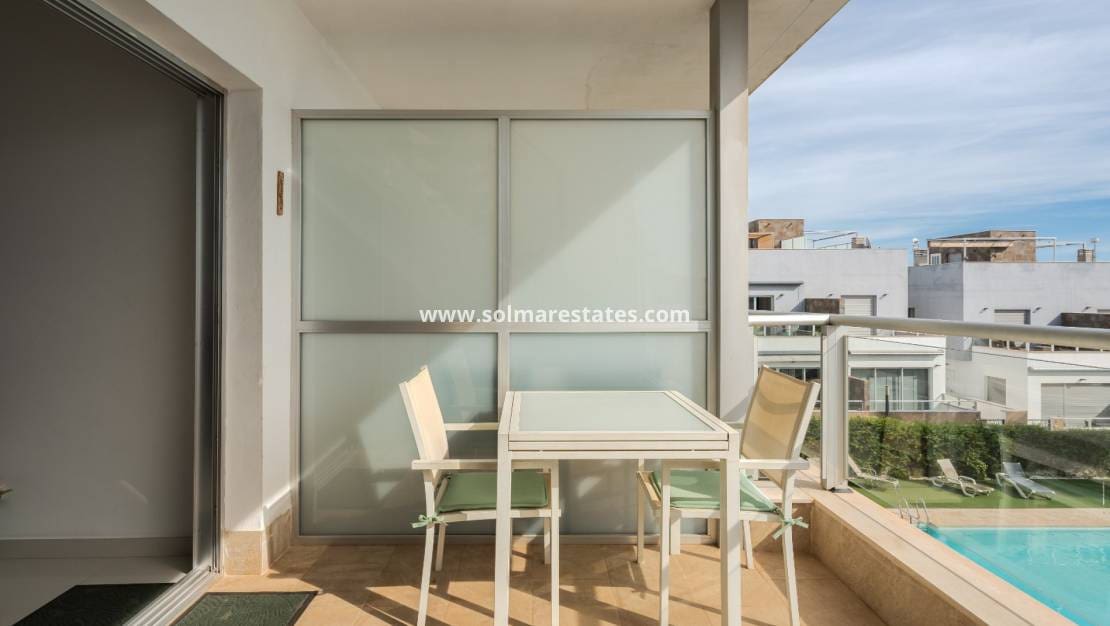 2 slaapkamer Appartement te koop in Orihuela Costa met zwembad - € 289.000 (Ref: 9388487)