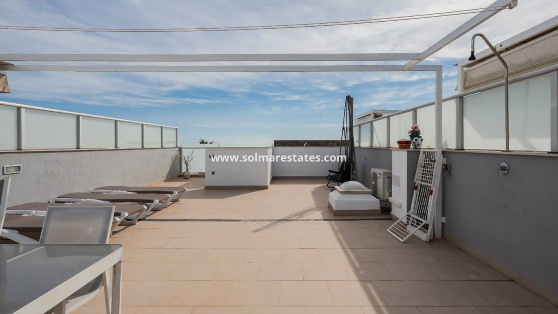 2 slaapkamer Appartement te koop in Orihuela Costa met zwembad - € 289.000 (Ref: 9388487)