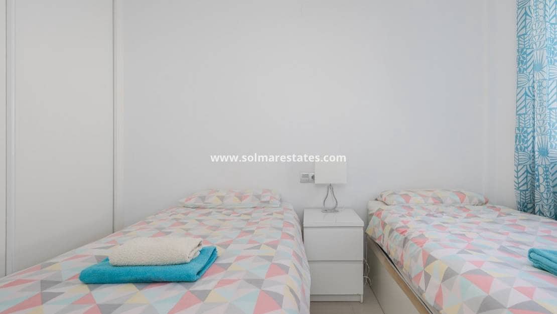 2 slaapkamer Appartement te koop in Orihuela Costa met zwembad - € 289.000 (Ref: 9388487)