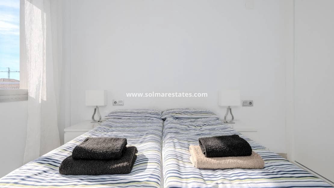 2 slaapkamer Appartement te koop in Orihuela Costa met zwembad - € 289.000 (Ref: 9388487)