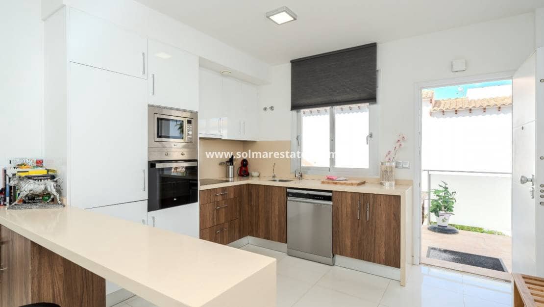 2 slaapkamer Appartement te koop in Orihuela Costa met zwembad - € 289.000 (Ref: 9388487)