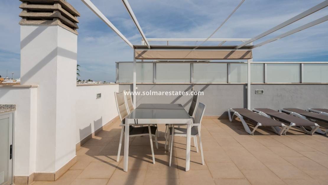 2 slaapkamer Appartement te koop in Orihuela Costa met zwembad - € 289.000 (Ref: 9388487)
