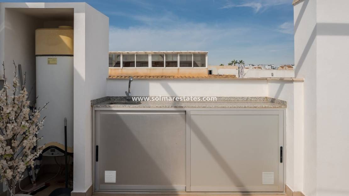 2 slaapkamer Appartement te koop in Orihuela Costa met zwembad - € 289.000 (Ref: 9388487)