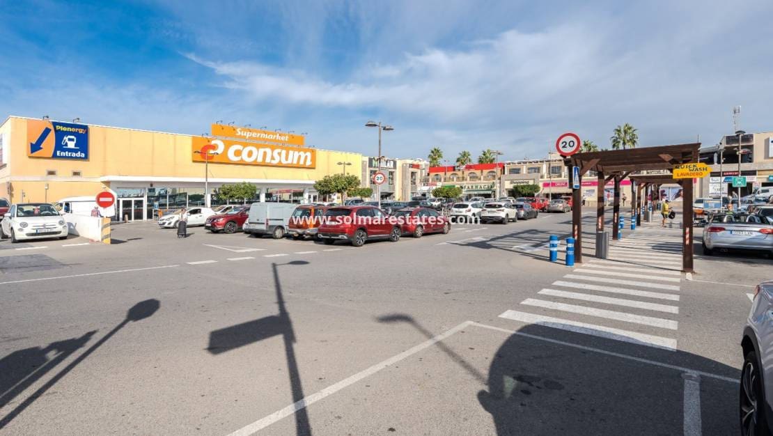 2 slaapkamer Appartement te koop in Orihuela Costa met zwembad - € 289.000 (Ref: 9388487)