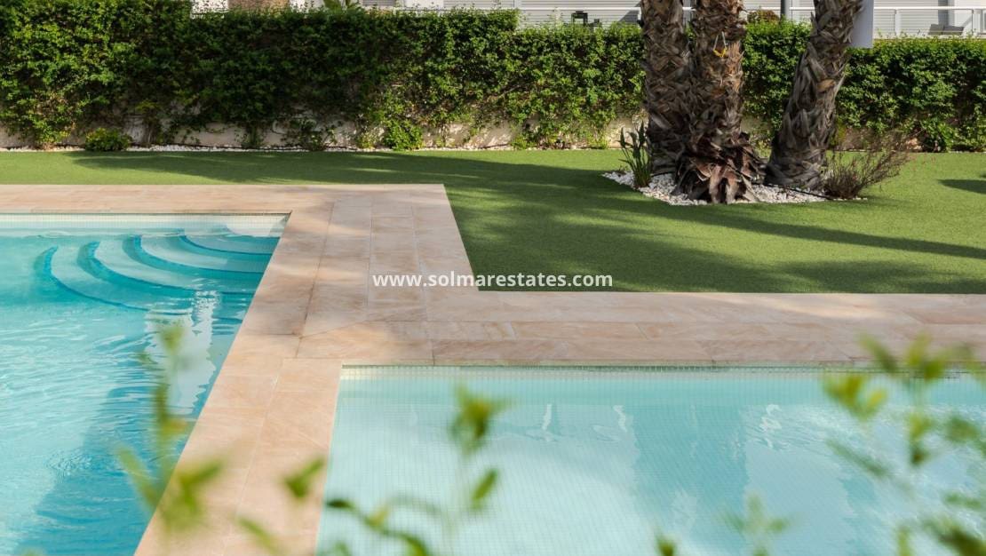 2 slaapkamer Appartement te koop in Orihuela Costa met zwembad - € 289.000 (Ref: 9388487)