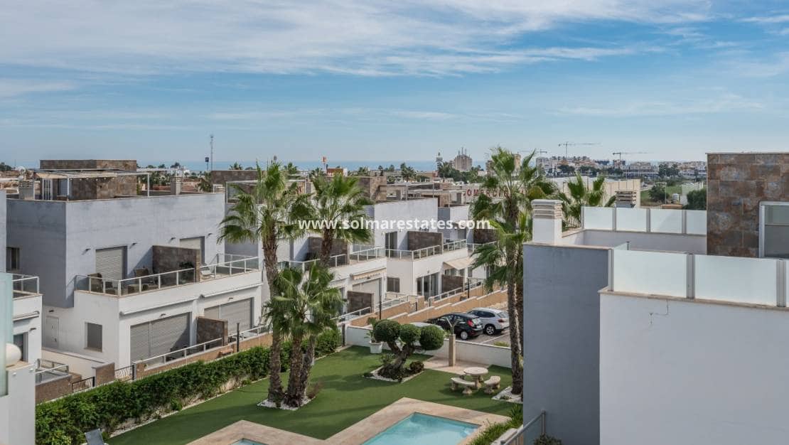 2 slaapkamer Appartement te koop in Orihuela Costa met zwembad - € 289.000 (Ref: 9388487)