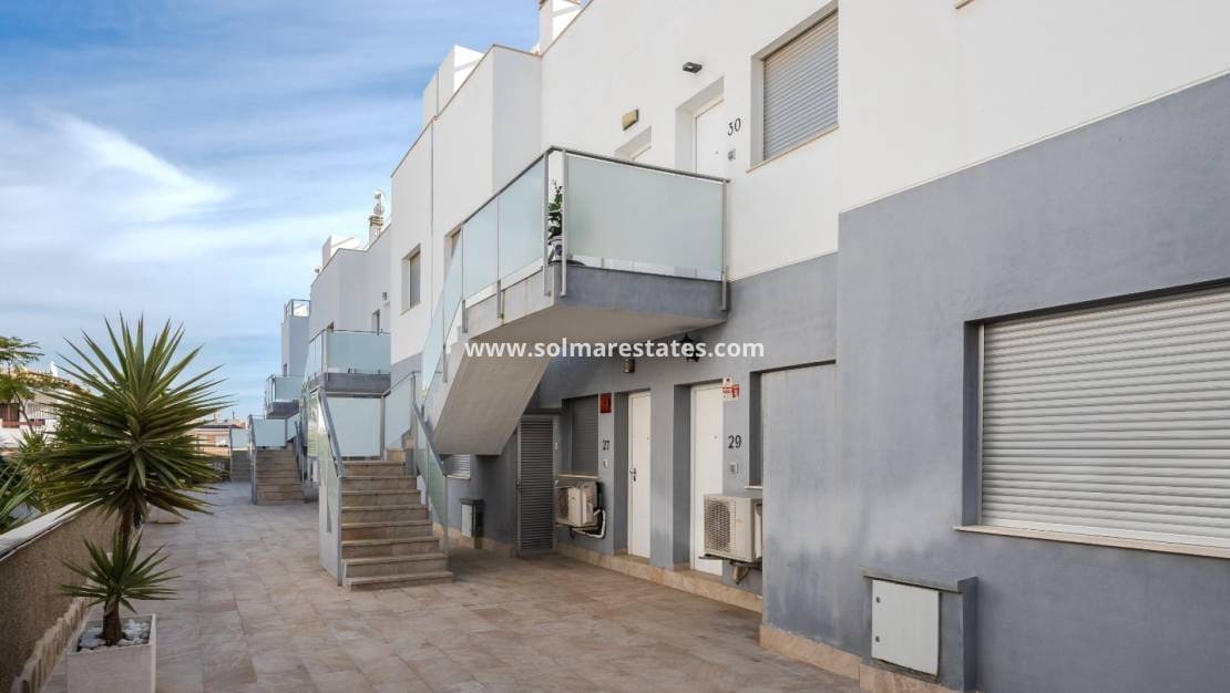 2 slaapkamer Appartement te koop in Orihuela Costa met zwembad - € 289.000 (Ref: 9388487)