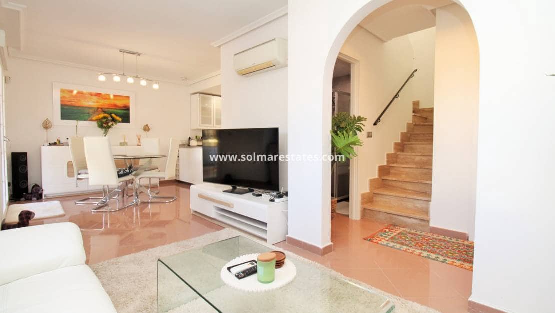 3 chambre Villa/Maison Semi-Mitoyenne à vendre à Villamartin avec piscine - 375 000 € (Ref: 9394417)