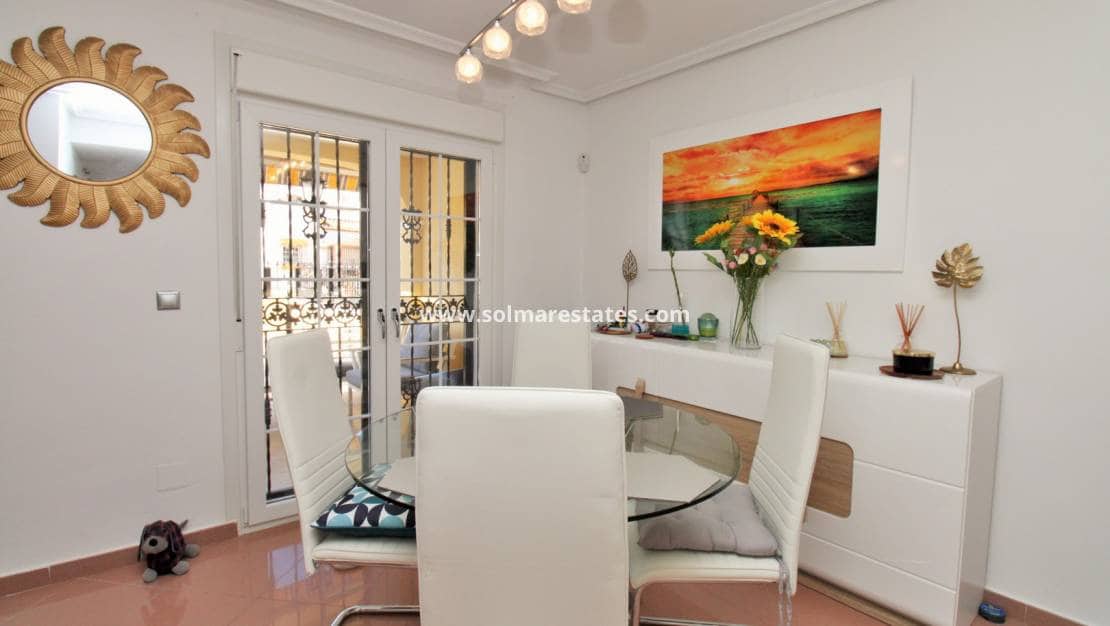 3 chambre Villa/Maison Semi-Mitoyenne à vendre à Villamartin avec piscine - 375 000 € (Ref: 9394417)