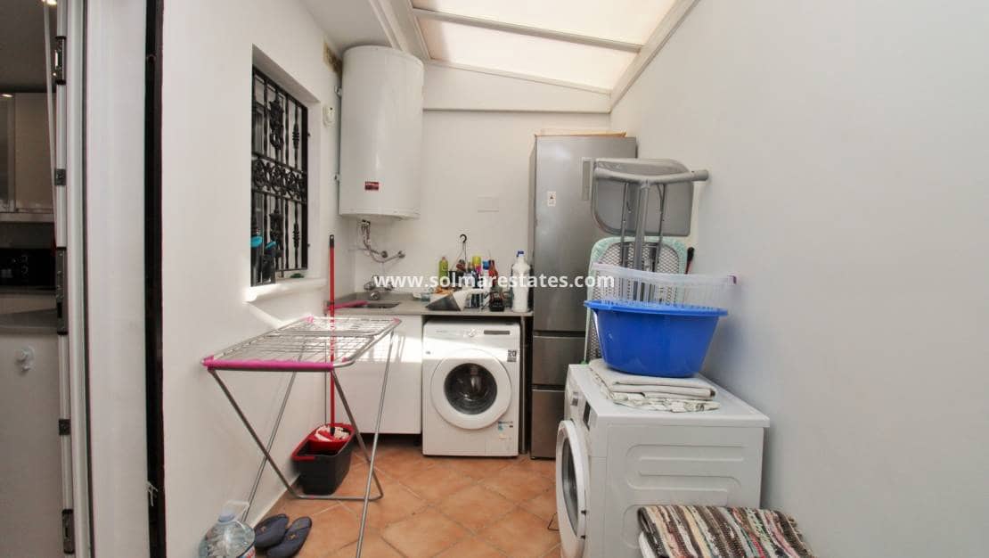 3 chambre Villa/Maison Semi-Mitoyenne à vendre à Villamartin avec piscine - 375 000 € (Ref: 9394417)