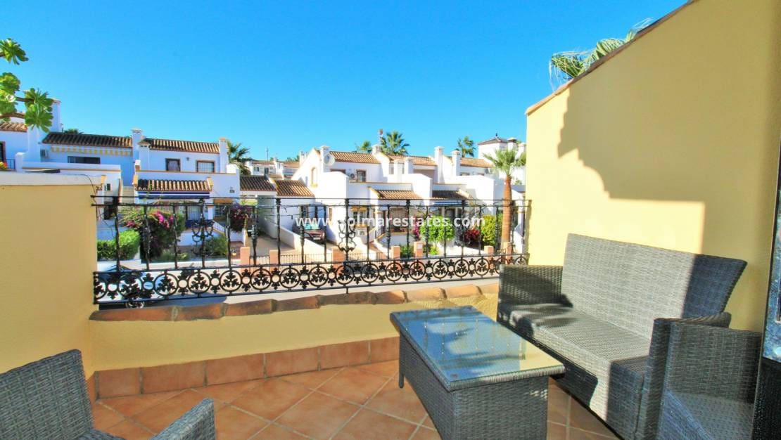 3 chambre Villa/Maison Semi-Mitoyenne à vendre à Villamartin avec piscine - 375 000 € (Ref: 9394417)