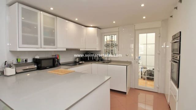 3 soveværelse Semi-Rækkehus til salg i Villamartin, Orihuela med swimmingpool - € 375.000 (Ref: 9394417)