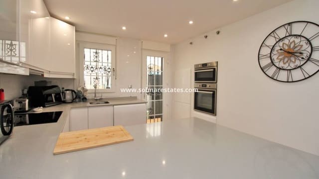 3 soveværelse Semi-Rækkehus til salg i Villamartin, Orihuela med swimmingpool - € 375.000 (Ref: 9394417)