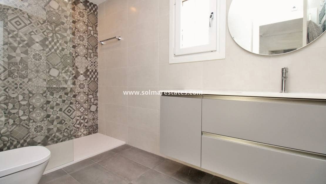 3 chambre Villa/Maison Semi-Mitoyenne à vendre à Villamartin avec piscine - 375 000 € (Ref: 9394417)