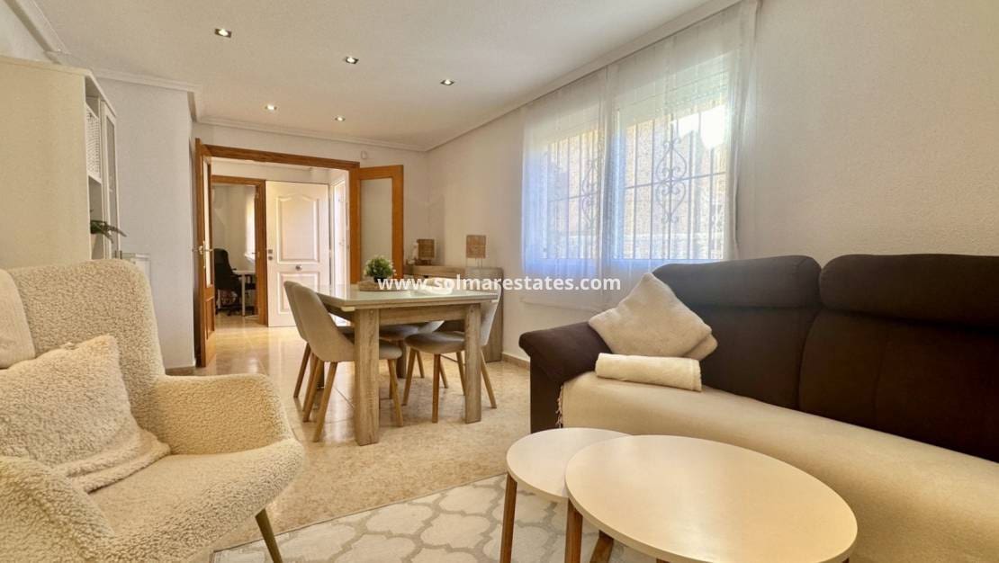 3 soverom Hus til salgs i Playa Flamenca med svømmebasseng - € 295 000 (Ref: 9394419)