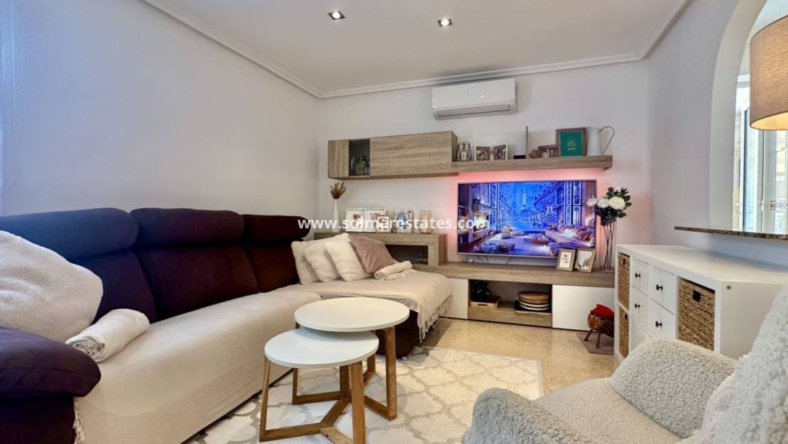 3 soverom Hus til salgs i Playa Flamenca med svømmebasseng - € 295 000 (Ref: 9394419)