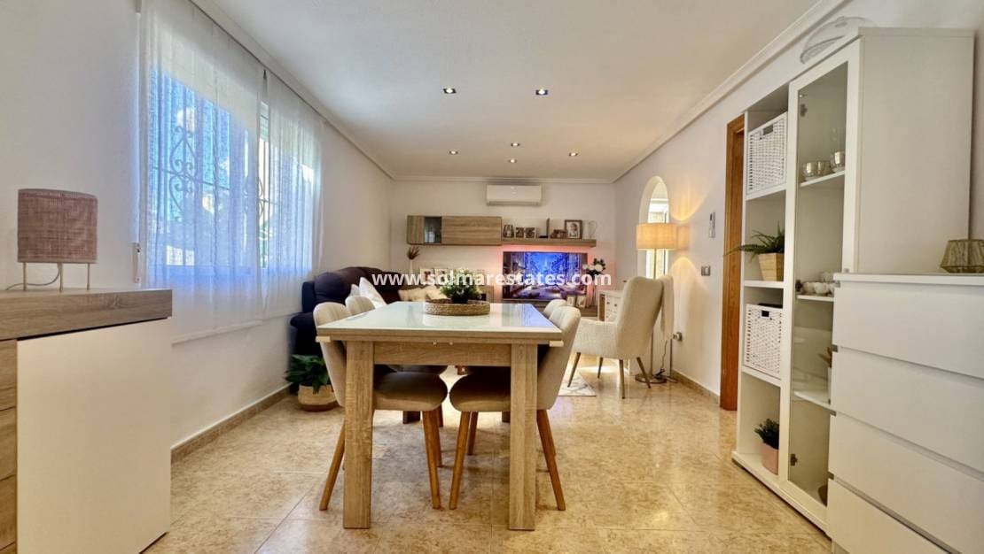 3 soverom Hus til salgs i Playa Flamenca med svømmebasseng - € 295 000 (Ref: 9394419)