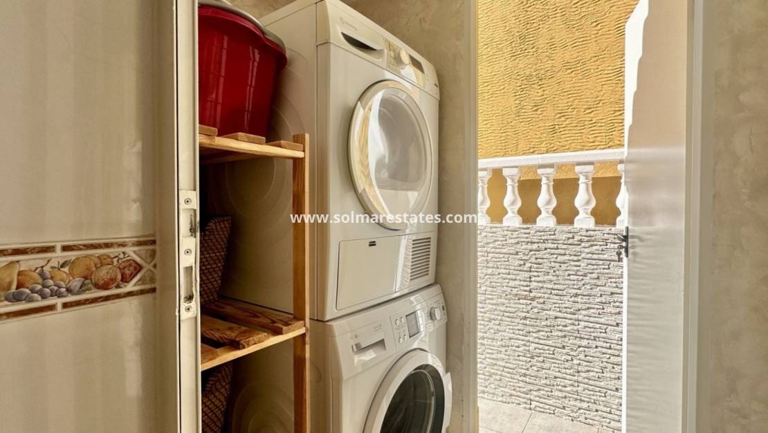 3 soverom Hus til salgs i Playa Flamenca med svømmebasseng - € 295 000 (Ref: 9394419)