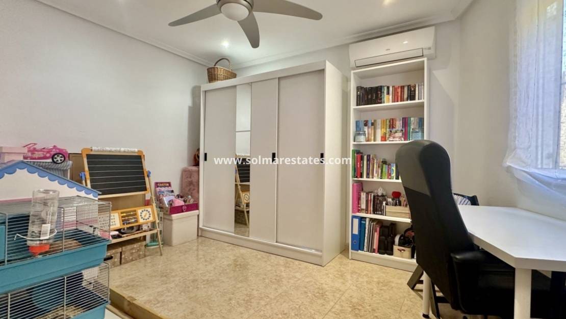 3 soverom Hus til salgs i Playa Flamenca med svømmebasseng - € 295 000 (Ref: 9394419)