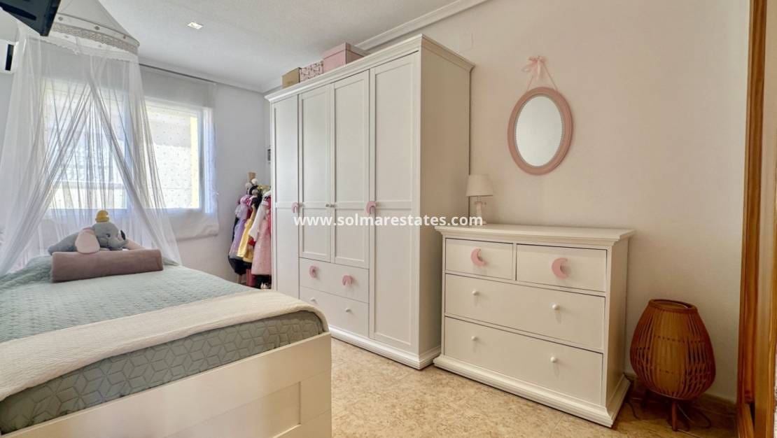 3 soverom Hus til salgs i Playa Flamenca med svømmebasseng - € 295 000 (Ref: 9394419)