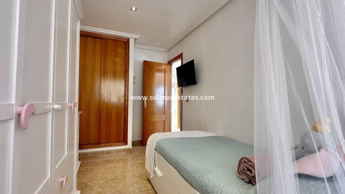 3 soverom Hus til salgs i Playa Flamenca med svømmebasseng - € 295 000 (Ref: 9394419)