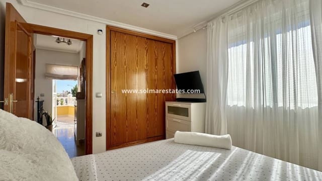 3 soverom Hus til salgs i Playa Flamenca, Orihuela med svømmebasseng - € 295 000 (Ref: 9394419)