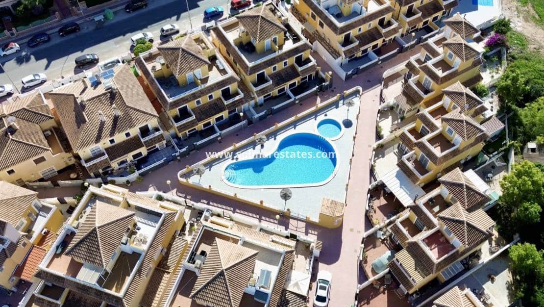 3 soverom Hus til salgs i Playa Flamenca med svømmebasseng - € 295 000 (Ref: 9394419)