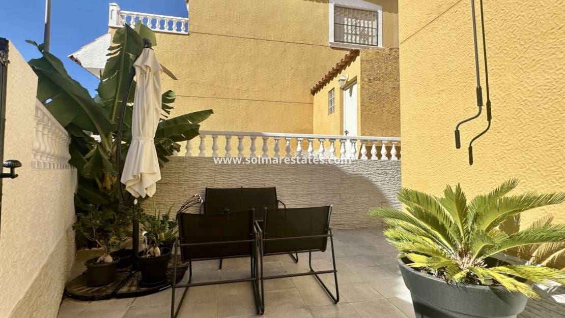 3 soverom Hus til salgs i Playa Flamenca med svømmebasseng - € 295 000 (Ref: 9394419)