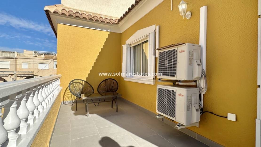 3 soverom Hus til salgs i Playa Flamenca med svømmebasseng - € 295 000 (Ref: 9394419)
