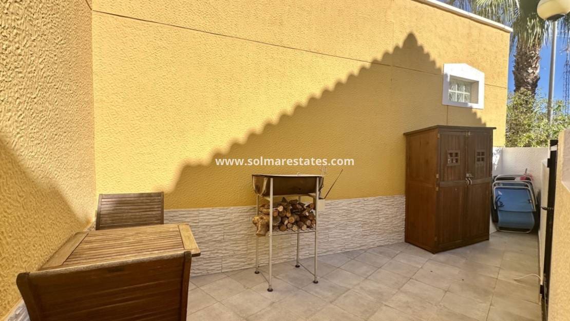3 soverom Hus til salgs i Playa Flamenca med svømmebasseng - € 295 000 (Ref: 9394419)