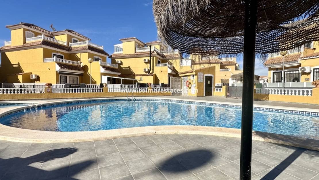 3 soverom Hus til salgs i Playa Flamenca med svømmebasseng - € 295 000 (Ref: 9394419)