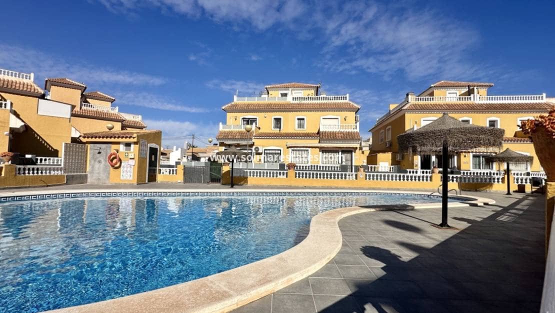 3 soverom Hus til salgs i Playa Flamenca med svømmebasseng - € 295 000 (Ref: 9394419)