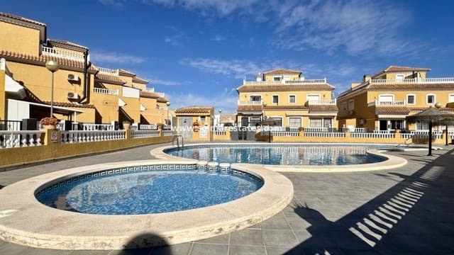 3 soveværelse Byhus til salg i Playa Flamenca, Orihuela med swimmingpool - € 295.000 (Ref: 9394419)