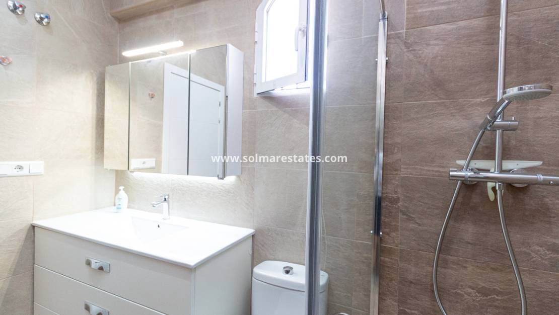 3 soverom Kjedet enebolig til salgs i La Zenia med svømmebasseng - € 312 000 (Ref: 9396706)