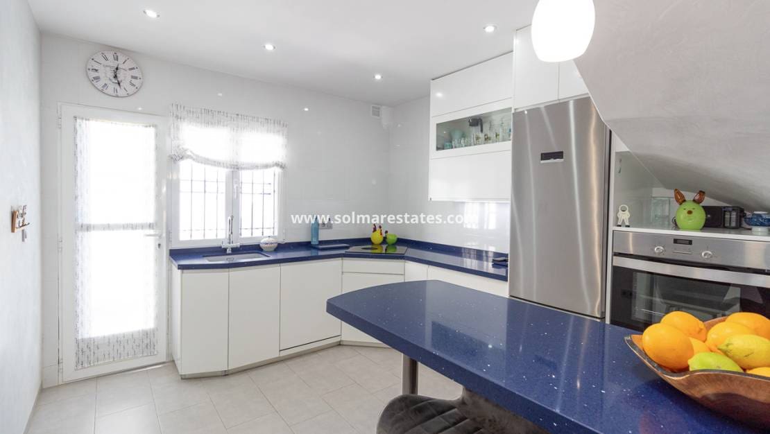 3 soverom Kjedet enebolig til salgs i La Zenia med svømmebasseng - € 312 000 (Ref: 9396706)