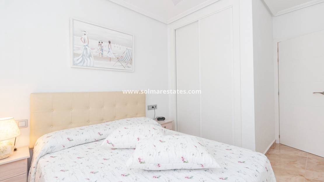 3 soverom Kjedet enebolig til salgs i La Zenia med svømmebasseng - € 312 000 (Ref: 9396706)