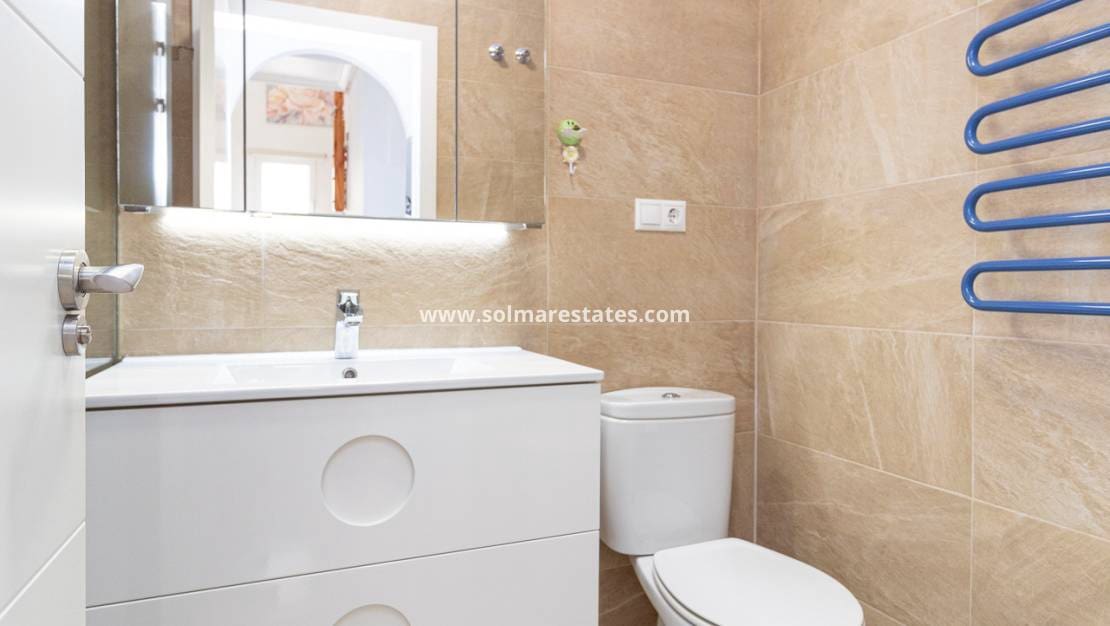 3 soverom Kjedet enebolig til salgs i La Zenia med svømmebasseng - € 312 000 (Ref: 9396706)