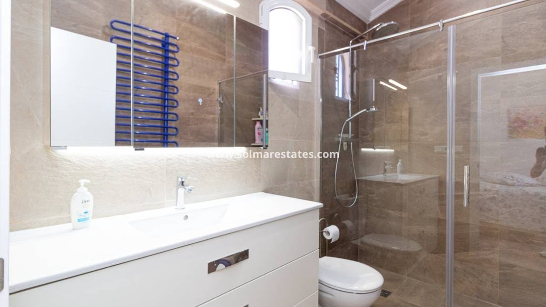 3 soverom Kjedet enebolig til salgs i La Zenia med svømmebasseng - € 312 000 (Ref: 9396706)