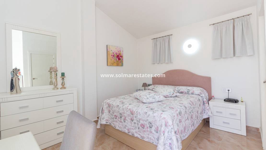 3 soverom Kjedet enebolig til salgs i La Zenia med svømmebasseng - € 312 000 (Ref: 9396706)