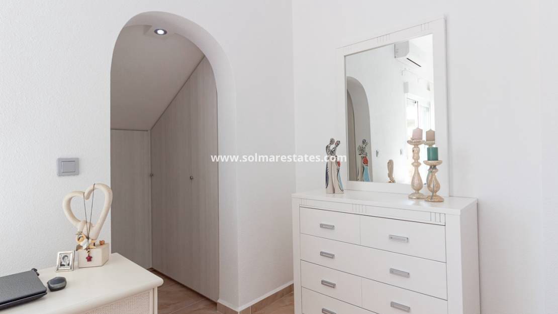 3 soverom Kjedet enebolig til salgs i La Zenia med svømmebasseng - € 312 000 (Ref: 9396706)