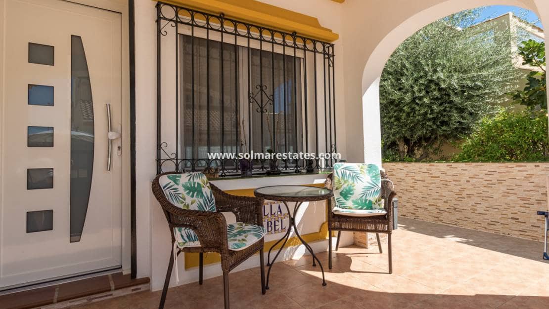 3 soverom Kjedet enebolig til salgs i La Zenia med svømmebasseng - € 312 000 (Ref: 9396706)