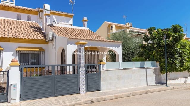 3 soverom Kjedet enebolig til salgs i La Zenia, Orihuela med svømmebasseng - € 312 000 (Ref: 9396706)