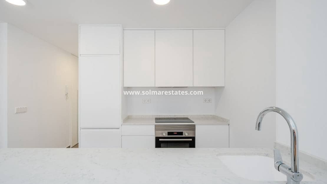 2 Zimmer Apartment zu verkaufen in Playa Flamenca mit Pool - 380.000 € (Ref: 9396707)