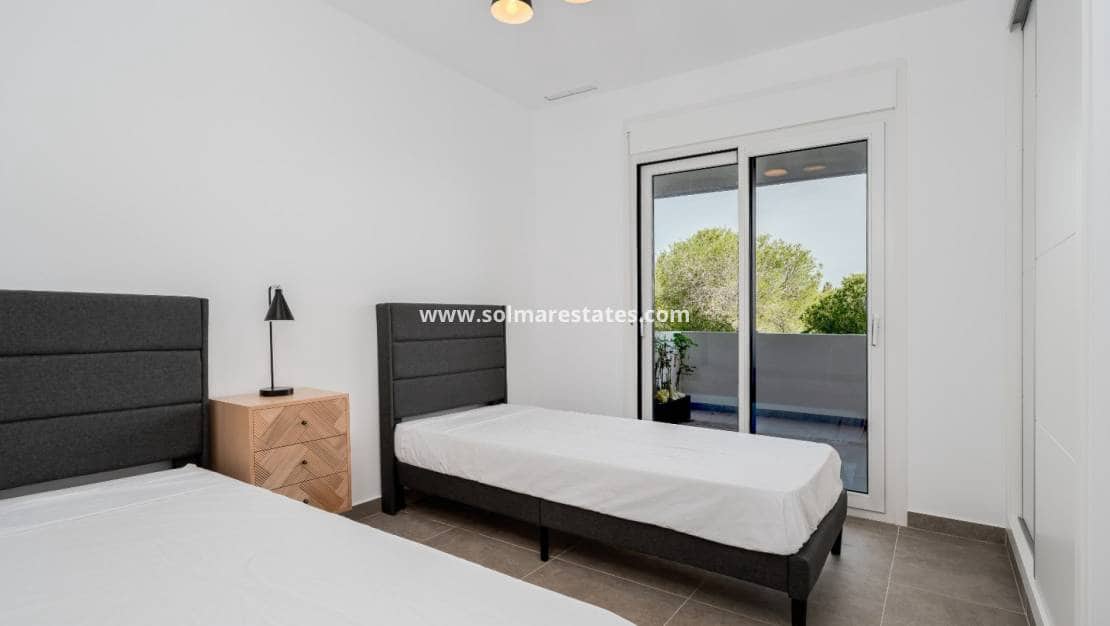 2 Zimmer Apartment zu verkaufen in Playa Flamenca mit Pool - 380.000 € (Ref: 9396707)