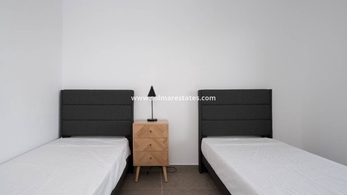 2 Zimmer Apartment zu verkaufen in Playa Flamenca mit Pool - 380.000 € (Ref: 9396707)