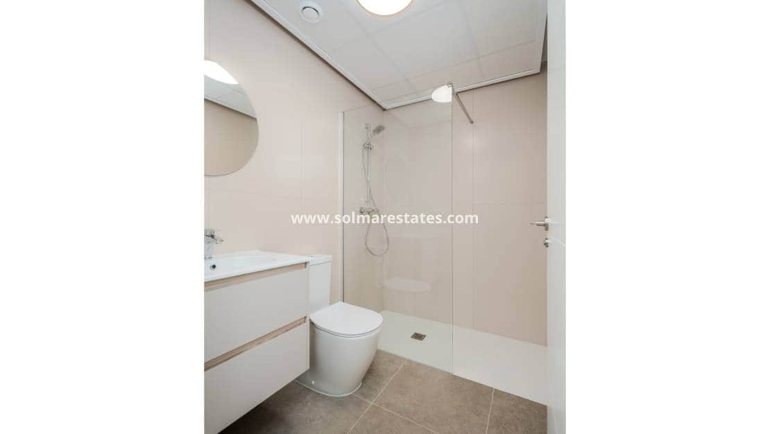 2 Zimmer Apartment zu verkaufen in Playa Flamenca mit Pool - 380.000 € (Ref: 9396707)